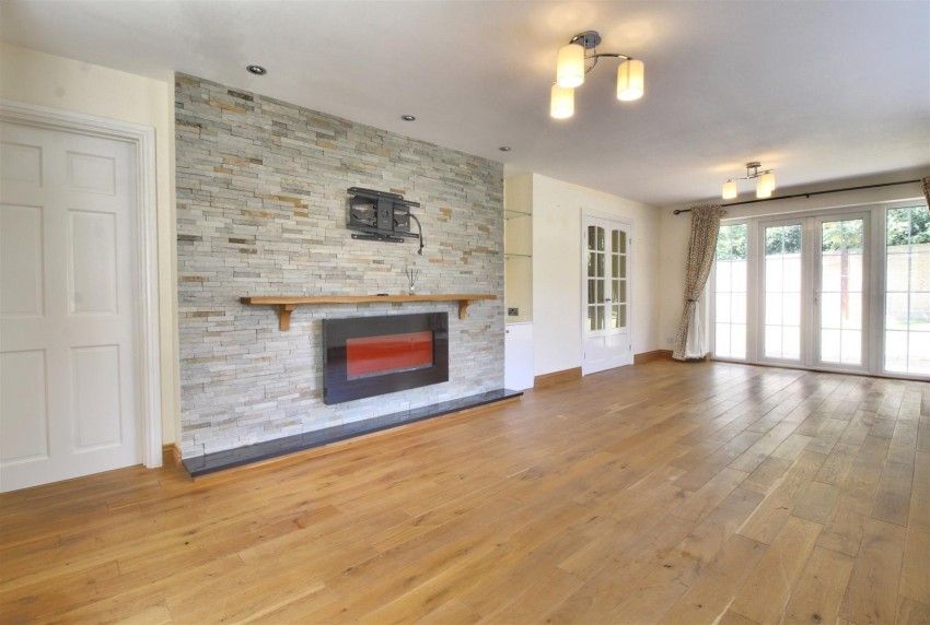 Nicholas Est Agents tweet media