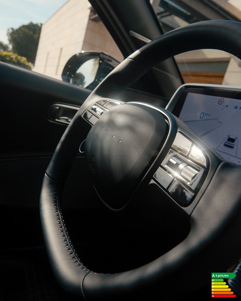 HyundaiFrance's tweet photo. Vivez une expérience de conduite unique avec Hyundai IONIQ 6 : feux pixels pour éclairer vos soirées, système audio Bose pour vos playlists d'été, et un intérieur alliant style et confort.

À découvrir ici : https://t.co/iriK2cNB7q 

#IONIQ6 #ElectrifiedStreamliner #EV #Hyundai https://t.co/J5OOizzxoA
