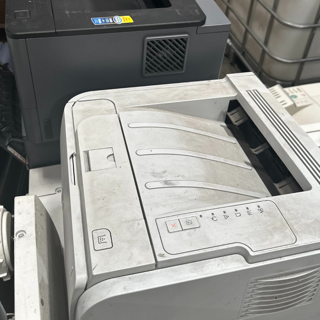 RebootTechLLC's tweet photo. Got old printers piling up? π¨οΈ #RebootTech is here to help with top-notch #printerrecycling services! πβ»οΈ Proper #ewasterecycling is essential to protect the environment and recover valuable materials.
#Sustainability #DataDestruction #GreenTech #OntarioCA https://t.co/BnJ71R6MyG