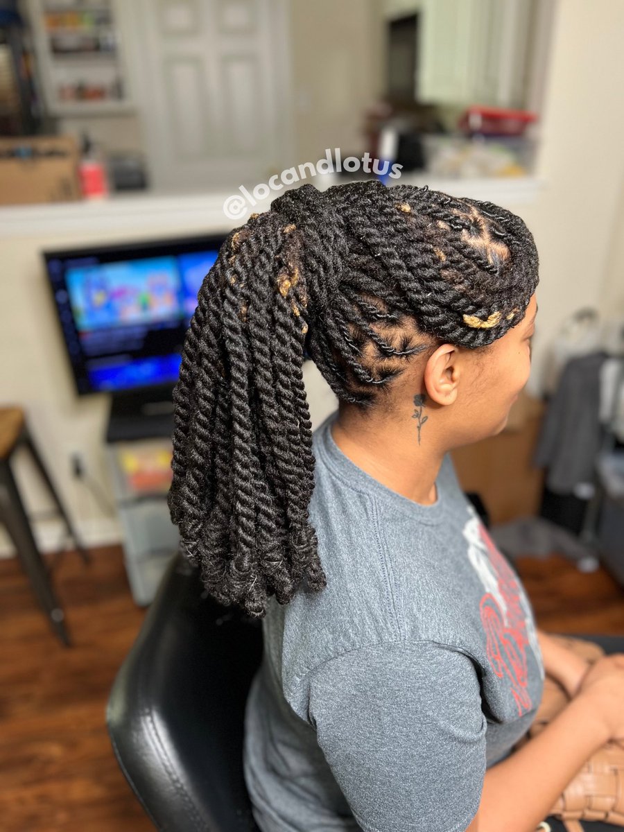 Hey guyssss. Some of you may not know but I’m a Loctician located in Indy, specializing in loc maintenance + education w/ 8 yrs experience. I’m taking new clients, you can see my work on IG/TikTok @locandlotus. And my booking link is in my bio 🥰