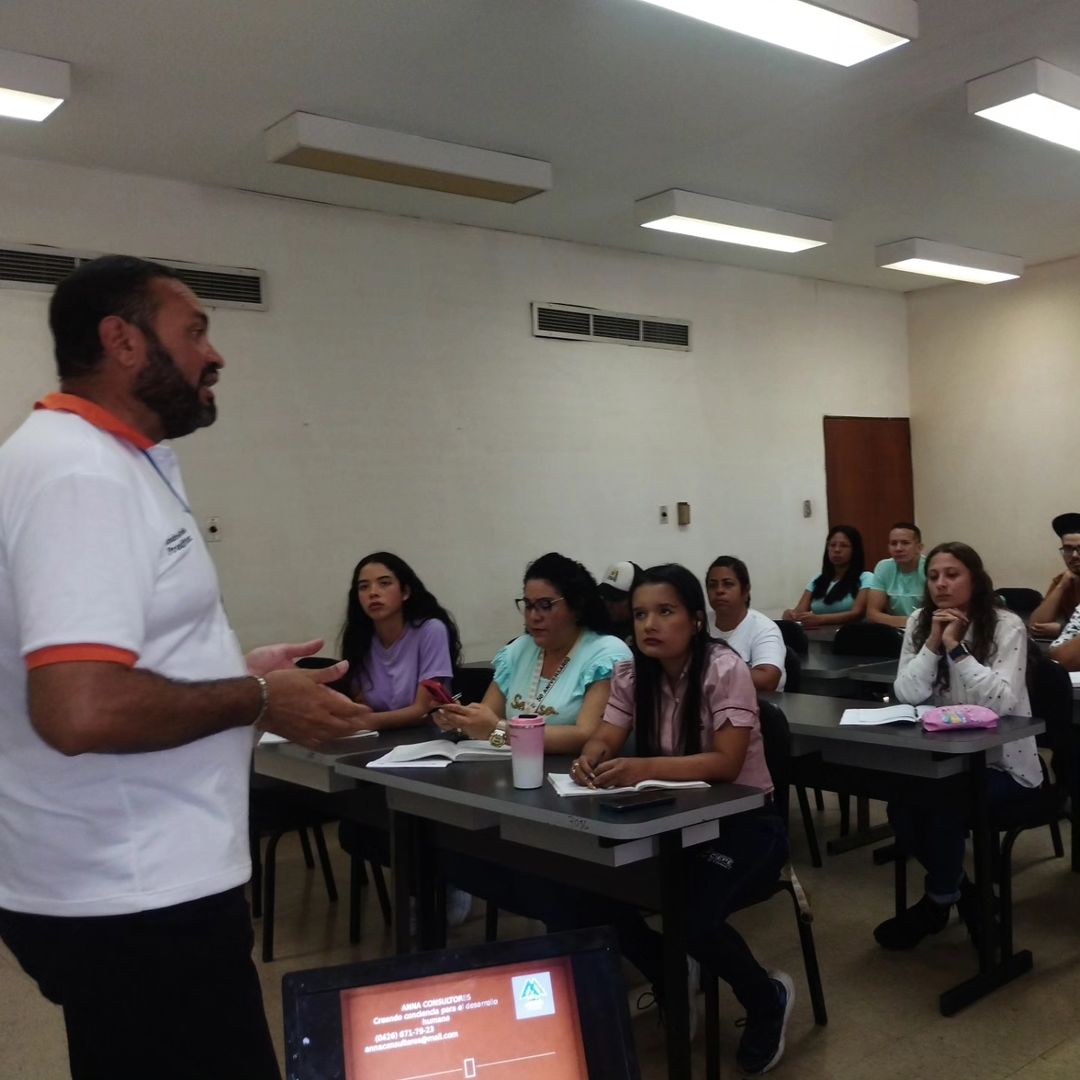 Ministerio para Ciencia y Tecnología (@mincyt_ve) on Twitter photo #Entérate | ¡Trabajadores de la Fundación CIEPE participan en taller de producción radial! 👩🏻🔬📻
Un total de 30 trabajadores del área de investigación y administrativa de la Fundación <a href="/Ciepe_VE/">Fundación Ciepe</a> fortalecieron sus conocimientos en el área.
#PuebloSonrienteYEnPaz #Entérate | ¡Trabajadores de la Fundación CIEPE participan en taller de producción radial! 👩🏻🔬📻
Un total de 30 trabajadores del área de investigación y administrativa de la Fundación <a href="/Ciepe_VE/">Fundación Ciepe</a> fortalecieron sus conocimientos en el área.
#PuebloSonrienteYEnPaz
