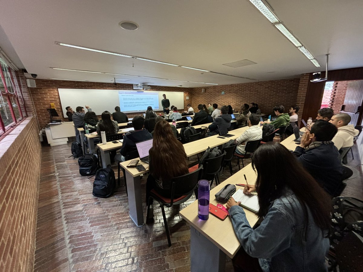 👌🏼Hoy comenzamos con pie derecho la clase de políticas públicas con el lanzamiento del proyecto central. Trabajaremos con un cliente real (<a href="/bogotacomovamos/">Bogotá Cómo Vamos</a>) que presentó una batería diversa de problemas públicos que analizaremos en equipos de trabajo. ¡Muchas gracias <a href="/marinhocf/">Felipe Mariño</a>!