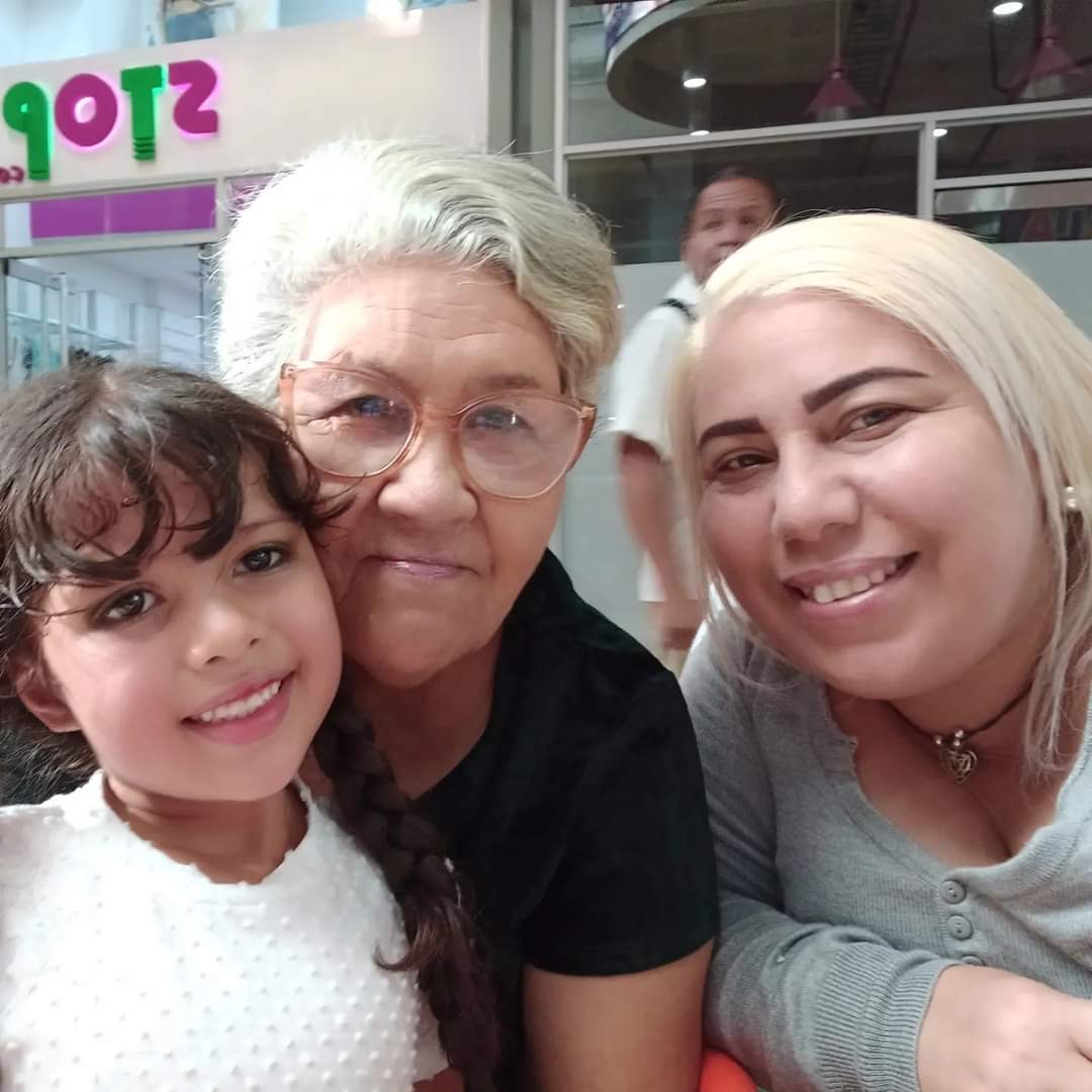 kb_ql22's tweet photo. Hoy mi niña bella está de Cumpleaños Hariadna Alejandra 7 años mil bendiciones para ti 🙏✨tía y abuela te aman en demasia 🎂🎁🎉🥰🥳💝 https://t.co/CDQQuY0cPh