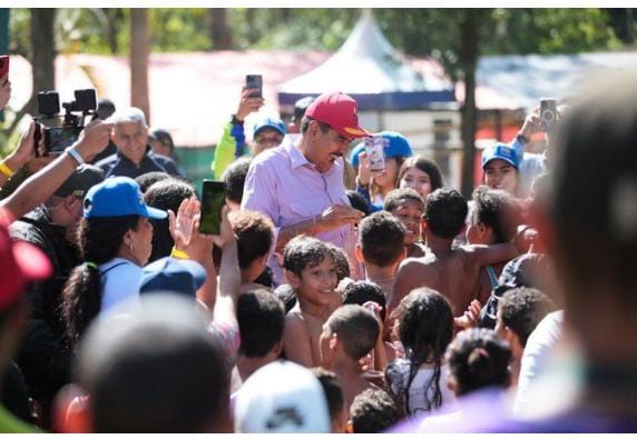 🇻🇪#AHORA : Presidente Maduro entrega 10 parques ecológicos y anuncia plan vacacional para las comunidades.#08Agosto  #NicolasMaduro 🐓#AlexNSaab #CamillaFSaab  #FreeAlexSaabl #MariaCorinaYEdmundoPresosYA
