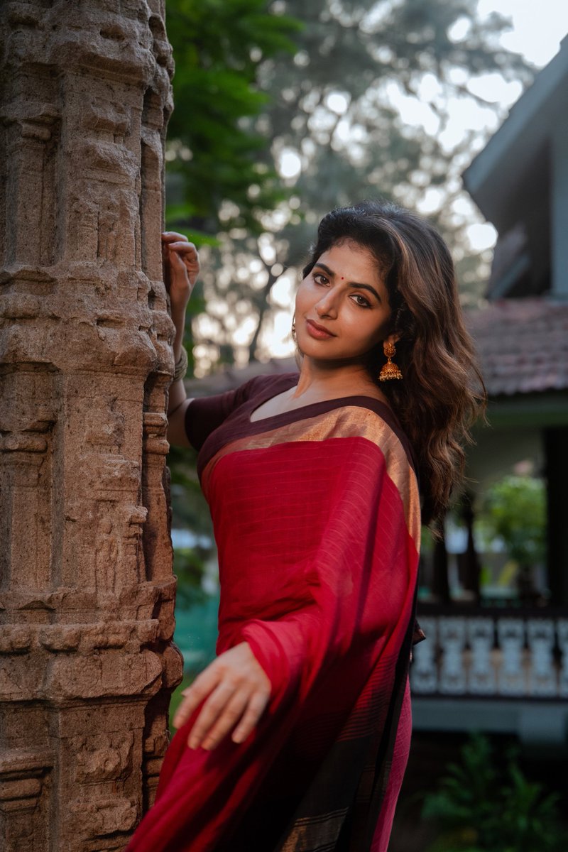proyuvraaj's tweet image. Absolutely stunning! #IswaryaMenon effortlessly slaying in this red saree 😍

@Ishmenon @UVCommunication