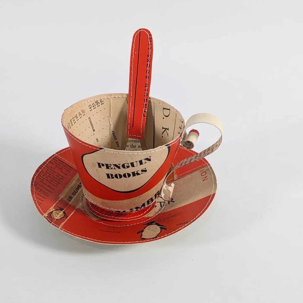 paperjennifer's tweet photo. Another lovely Penguin Orange Cup, Saucer and Spoon set have just headed out to a new home
https://t.co/8rxZHyZpTs https://t.co/FyIicpbGtY