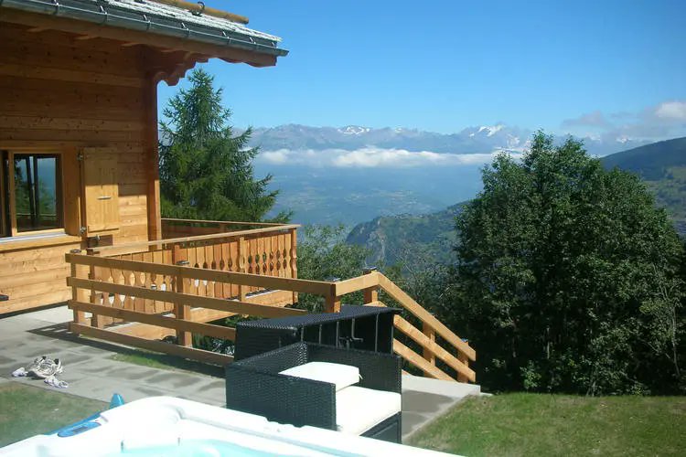 verounicohuizen's tweet photo. Huisdiervriendelijk #chalet voor 10 personen op een heuvel in een chaletpark in Les Collons. Geniet van het uitzicht op de #Matterhorn en de Dent Blanche.

https://t.co/xDTkbwHtBT

#vakantiehuishuren #Wallis #LesCollons #DentBlanche #wintersport https://t.co/XfOdykRDoK