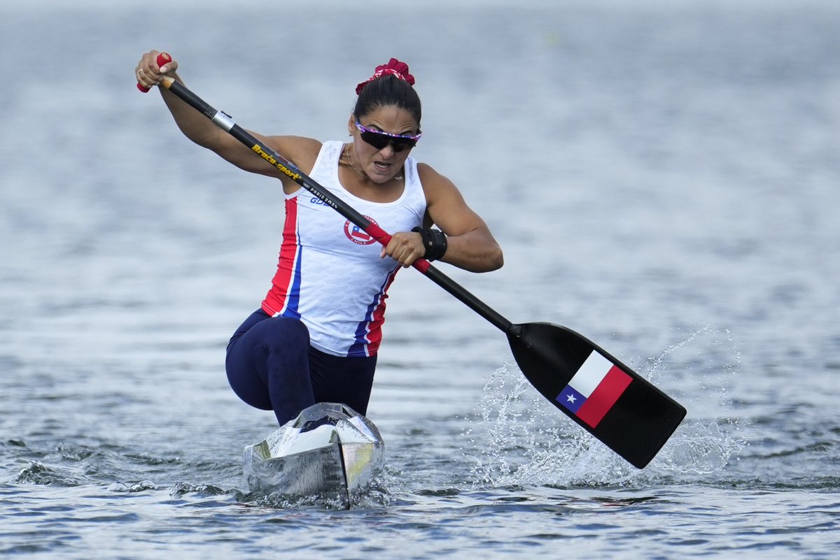 SC_ESPN's tweet photo. 🇨🇱 ¡MARÍA JOSÉ MAILLIARD A SEMIS EN CANOTAJE! 🇨🇱

🌊 La palista chilena fue 2ª en su serie del C1 200 m. y avanzó directamente a semifinales en #Paris2024

👉🏻 Deberán disputar los cuartos de final Karen Roco 🇨🇱 (5ª) y Manuela Gómez Sanchez 🇨🇴 (6ª) https://t.co/L7rNlgulvI