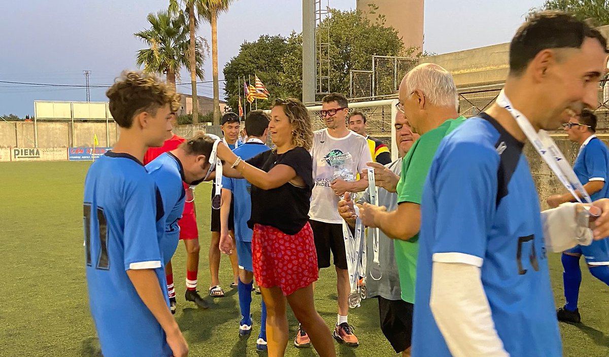 🙂 Molt satisfets per la 1a participació de les persones amb #disCapacitat al Torneig de Sa Llum de #Montuïri

⚽️Assistim a la jornada de #FutbolInclusiu, novetat d'aquesta tradicional competició que enguany celebra els seus 50 anys

💪 Continuam avançant cap a la plena inclusió!