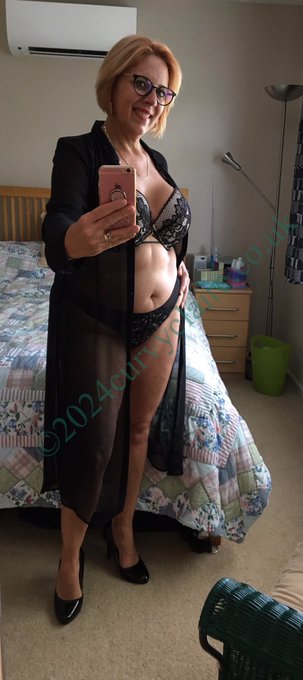 Watch Curvy Claire's leaked NSFW photo on TwXstars