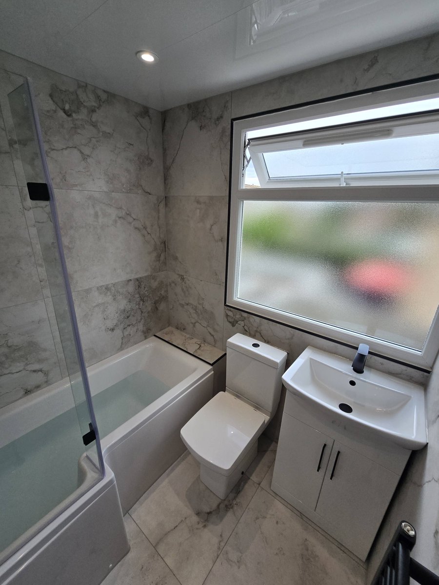 AirborneServ's tweet photo. Smart like for like swap! 

🔧🚿🛁🚽

Made more room taking out the soil stack vent for a air addminace valve. Had Alan to fit us a new window. 

#new #bathroom #bathe #shower #business #grow #growth #liverpool #UK #northwest #bathroomfitter #plumber #tiler https://t.co/fQXkkWDHwn