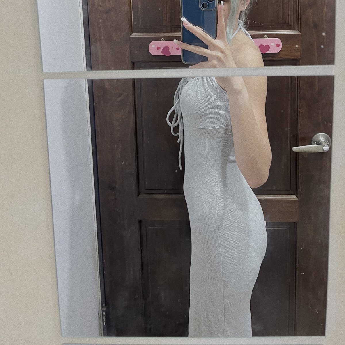 ㄞ肚子終究是錯付了
而且沒有腰 我沒有腰

不過這種裙子的缺點還有一個
就是得穿無痕內褲不然就是該死的丁字褲 https://t.co/ls78tdYk9k