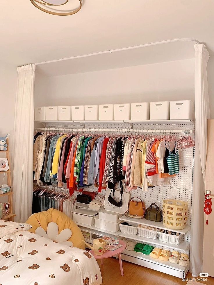 zaiquzai's tweet photo. Geng bujang or bride to be yang nak pindah rumah. Buying wardrobe can be expensive hence here’s an idea for wardrobe open concept https://t.co/ogUpI41iJM