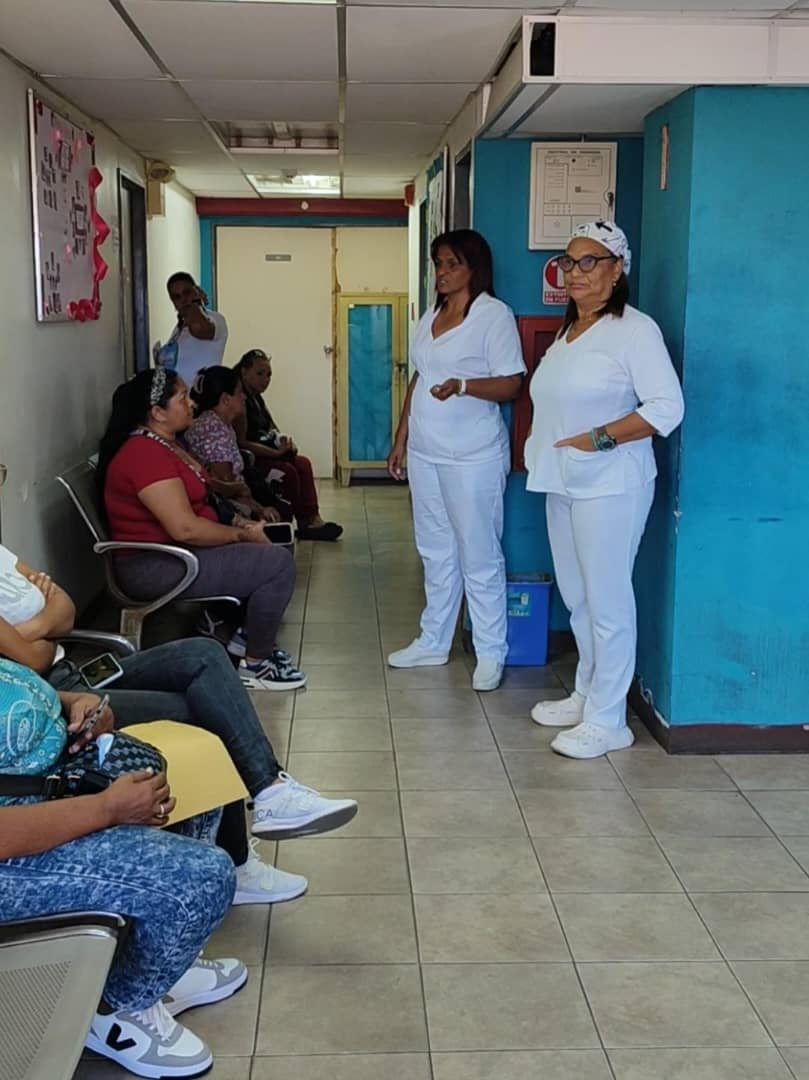 La coordinadora de Enfermería Docente, Msc. Lusmila Ospino en compañía de la Lic. Francys de enfermería, brindando información a nuestros beneficiarios, en el marco de la celebración de la Semana Mundial de la Lactancia Materna 👈💯✅
<a href="/NicolasMaduro/">Nicolás Maduro</a>