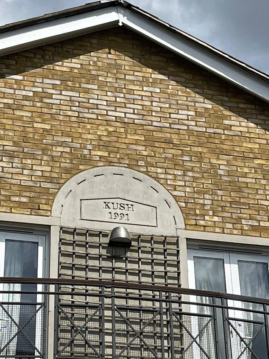 CIairey's tweet photo. @HistoryOfStokey Do you know why the name for Meroe Court was chosen for the flats on Bouverie Road? It seems to reference the Meroe Pyramids in South Sudan (in the historic kingdom of kush) but can’t imagine what the link would be as the architecture doesn’t seem inspired by it https://t.co/wYlDeYl0O7