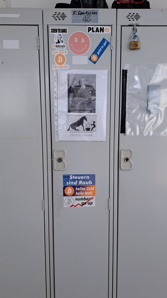 BtcSteinImSchuh's tweet photo. Mal wieder den Spint beim #Fiatmining umgestaltet. #Bitcoin #Libertär https://t.co/5uuiYpTHAm