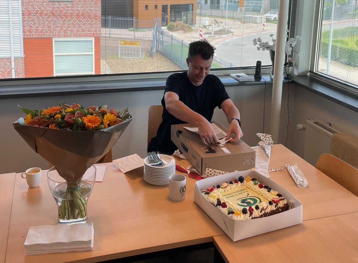 tsbbescom's tweet photo. Een jubileum moet gevierd worden. Deze keer was Rocco de jubilaris. Hij werkt inmiddels 12,5 jaar bij ons.

Hartelijk gefeliciteerd, op weg naar zilver. https://t.co/AOFjcAgaPZ