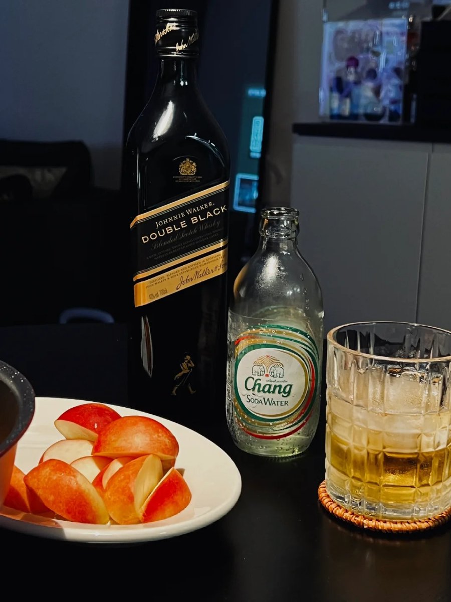 ジョニーウォーカー ダブルブラック🖤🖤
ピート味と焦げ目のついたオークバケツで熟成された味がより濃厚になります🥃