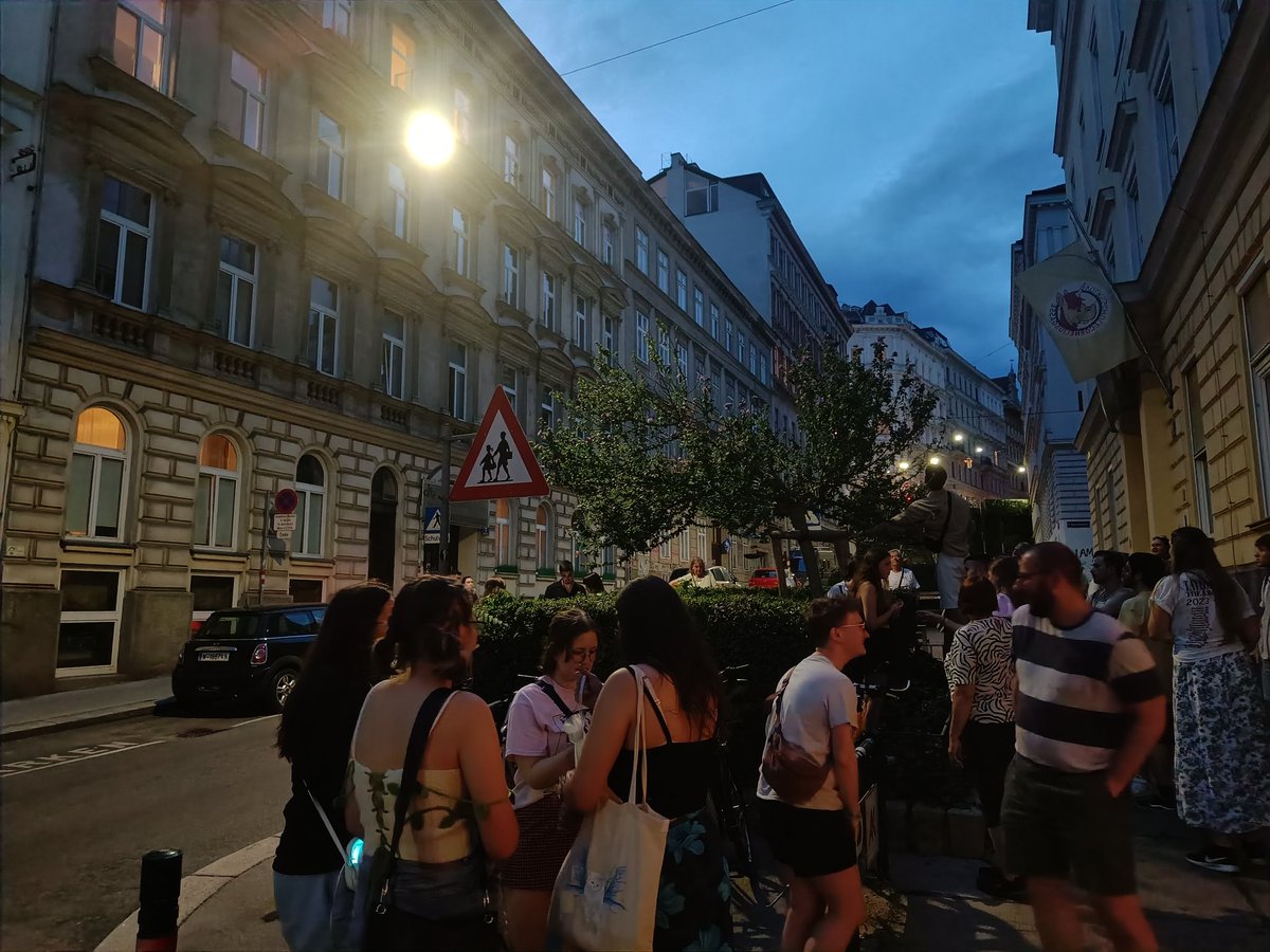 Ich werde nie wieder durch die Corneliusgasse gehen.

#TaylorSwiftErasTourVienna #corneliastreet