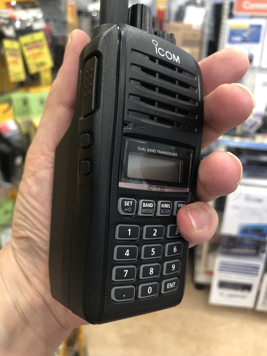 DigiHam_Support's tweet photo. 店頭のアマチュアハンディIC-T10にアルカリ乾電池ケースBP-312を取り付けてみました‼️ちょっと背中が出ますが普通に運用できますよ。コウラがしっかりした亀さん🐢って感じですね😃
#BP312
#ICS10
#ICT10 https://t.co/RU8JbtdnAA