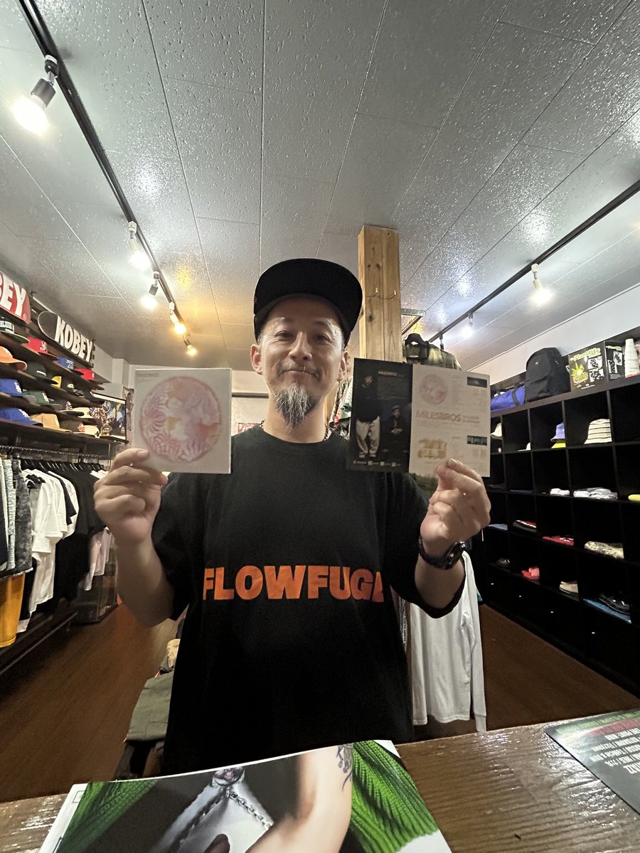 sabo_kobe's tweet photo. 【CD新入荷】
aio / Home　MiLESBROS

日常の風景を砕いてリリカルに再構築する神戸発HipHopユニット、MiLESBROS。待望の最新作は両A面の2枚組でのリリース。
全23曲、聴き終わった瞬間からキミの眼に入る全てがアートになる。

MiLESBROS - aio（Official Music Video） https://t.co/0ElA0vm5MP https://t.co/FMEMOm2e6c