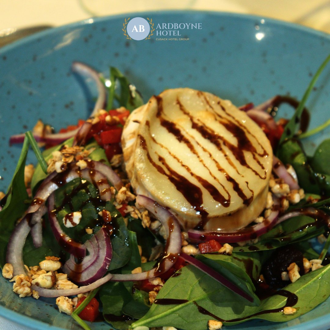 Baked Goats Cheese Salad

The Perfect Harmony of Baked Goats Cheese, Spinach, Candy Beetroot, Roasted Red Pepper, Red Onion, Savoury Granola, &amp; a Drizzle of Balsamic Glaze

Discover our Menus: bit.ly/33pbGV8