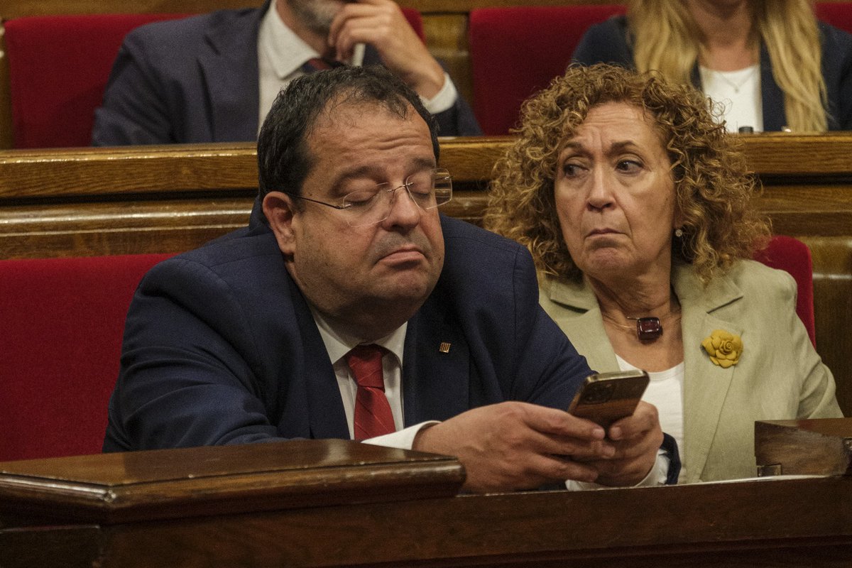 antoniobanos_'s tweet photo. Ni jocs d hivern, ni un casino, ni unes oposicions, desastre en PISA, tanquen llits als hospitals, roben coure, cremen trens, ni un duro de més d'espanya, ni blinden el català, tenen a Rufián,  obren piscines i no deixen regar... i l'últim dia...
ERC és sinónim d'incapacitat https://t.co/PJvZsGpnaH