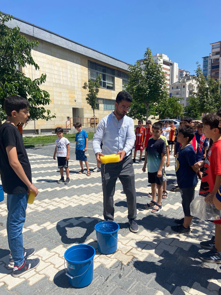 GSB_Talasgm's tweet photo. GSB YAZ OKULUNDA gençlerimiz öğrenerek eğleniyorlar.
#gsb
#talasgm https://t.co/BylSl57LcQ