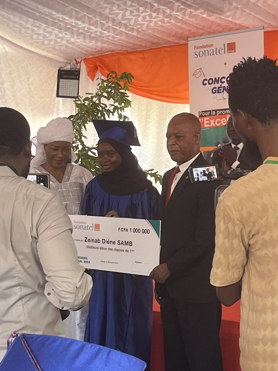 m_faye7's tweet photo. Je suis en face des 2 meilleurs élèves du Sénégal en 2024 🤩
@GroupeSonatel
#ConcoursGeneral https://t.co/YvzOq8xUo4