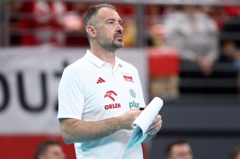 mamihajllo's tweet photo. Nikola Grbic, selektor odbojkaske reprezentacije Poljske, sa svojim timom u finalu Olimpijskih igara 2024.

Zasto nije mogao biti selektor Srbije? https://t.co/ojV7KQMKvo