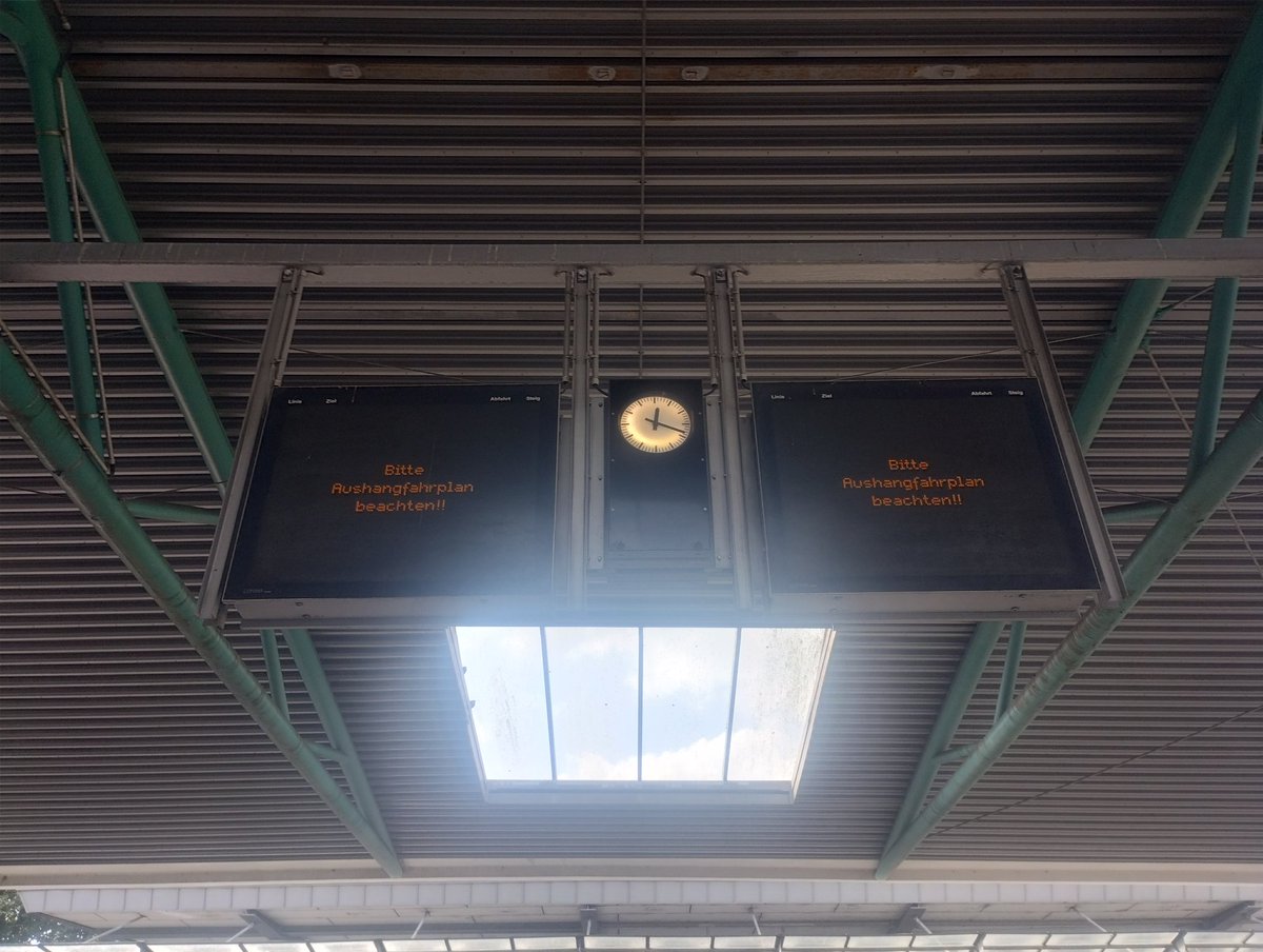 Martin_Zimny's tweet image. Seit ich den #ZOB in #Oldenburg kenne, ist die Anzeigetafel zum ersten Mal (während meiner Anwesenheit) ausgefallen.

Hitze? Kaputt gespart? Oder ruzzische Hacker?

Vermutlich ist doch wieder #Habeck Schuld...