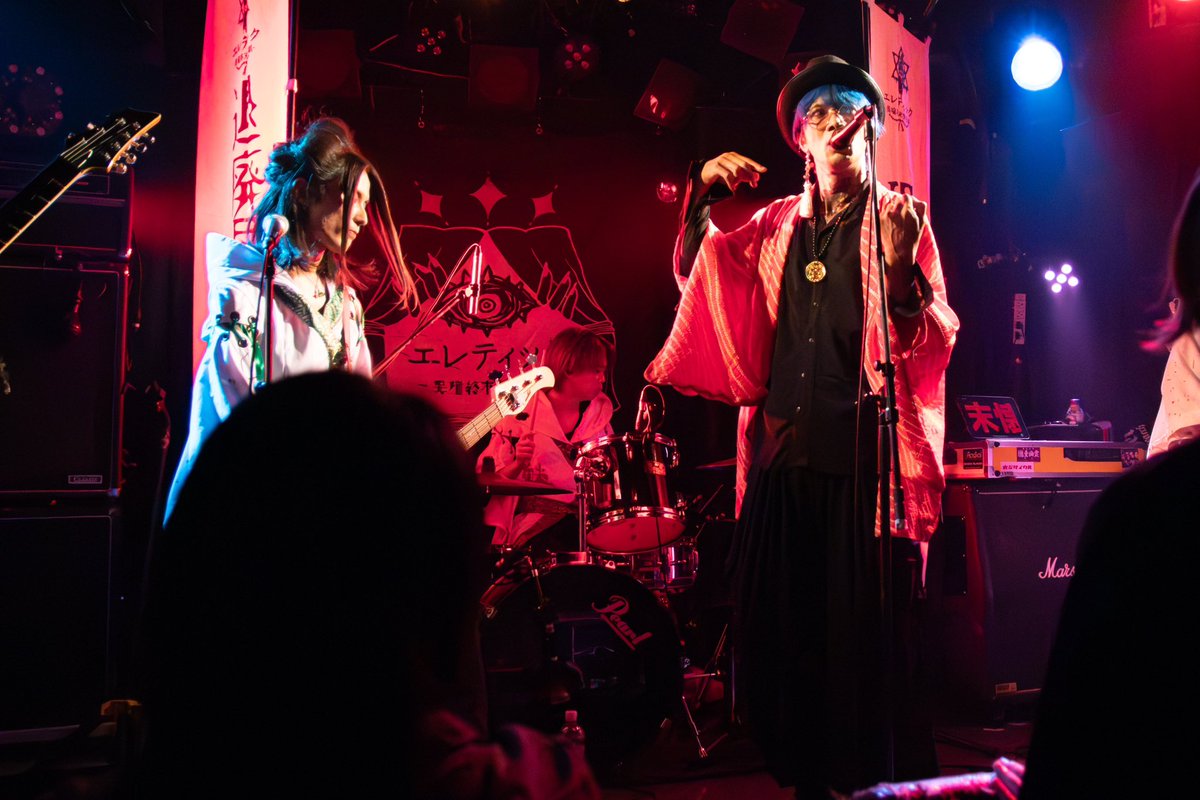 HeretiqueAve's tweet photo. 【主催閌演写真公開】
2024.8.4 柏Thumb Up
奇術師達の魅世物劇場 伍 柏の怪〜児獄編〜
7番手/ ヱレティック-異端終末懐古劇-
①
(②はツリーに投稿します)

撮影/ 舞天@Photo_mai10 

唄/月影 卓矢@tsukikage_taku 
助力
七弦/大助@daisuke_vabel 
七弦/陽@haru_miredore 
低音弦/淳揶(D•ALAEVE)@jny_dalaeve 
太鼓/春埼@Drums_Haruki 

#魅世物劇場
#ヱレティック