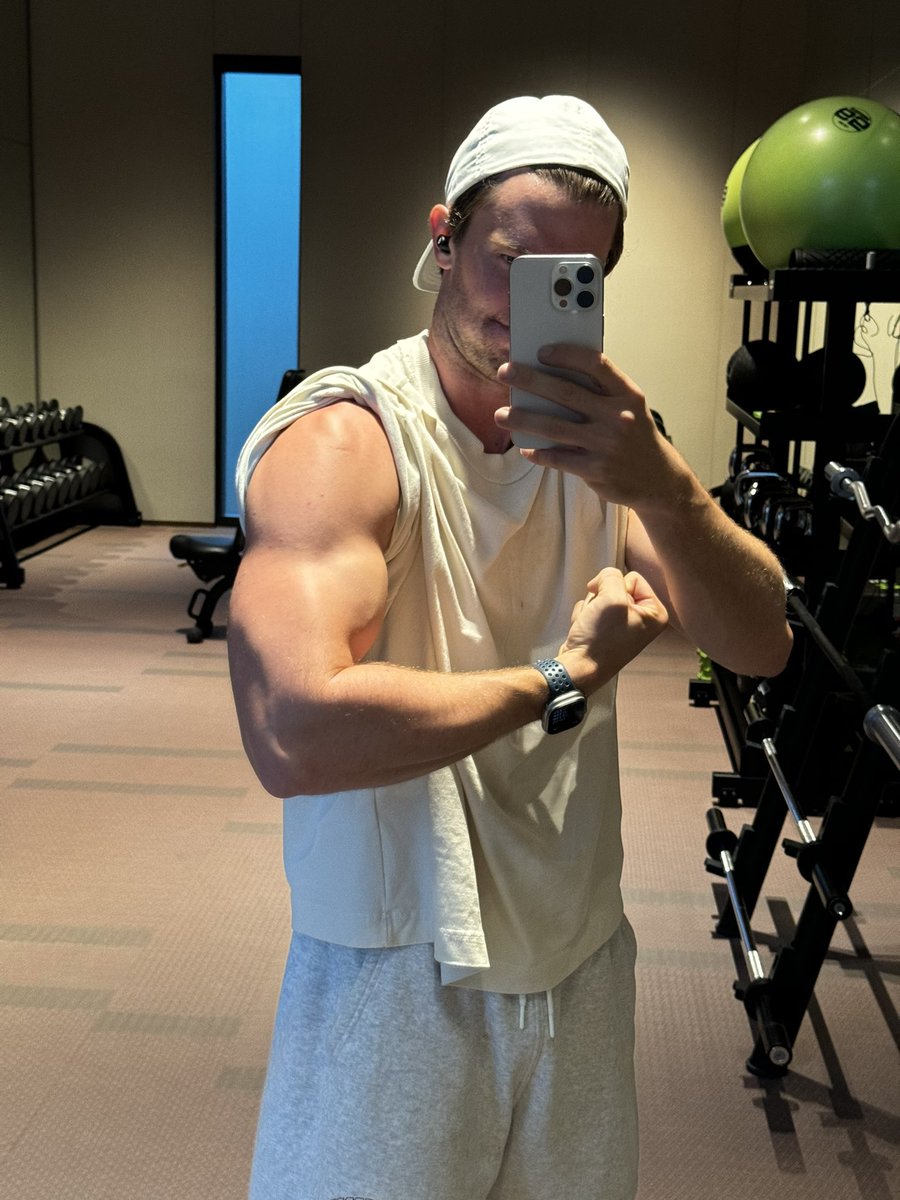 PSchwarzenegger's tweet photo. Packing on some summer lbs https://t.co/n3KrjfWdUY