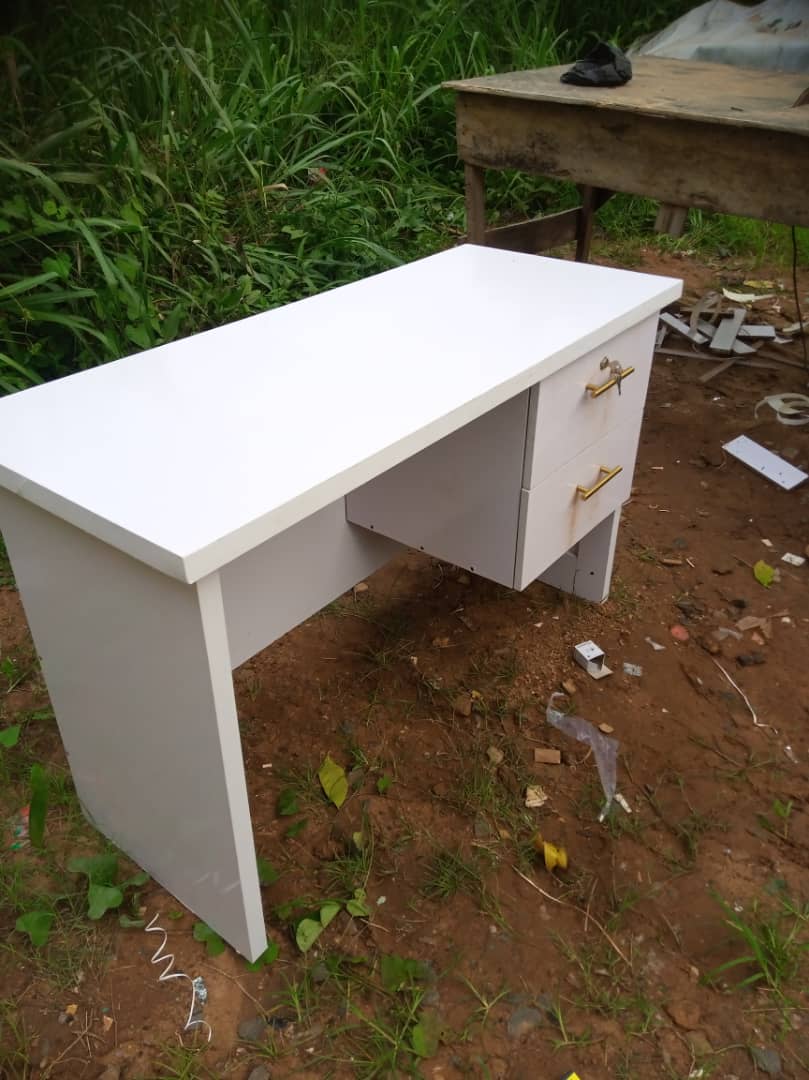 AmakaAmandi's tweet photo. @sportingshina I wish somebody will help me pay for this table for my business God bless the giver https://t.co/QCUWx1Dnqw