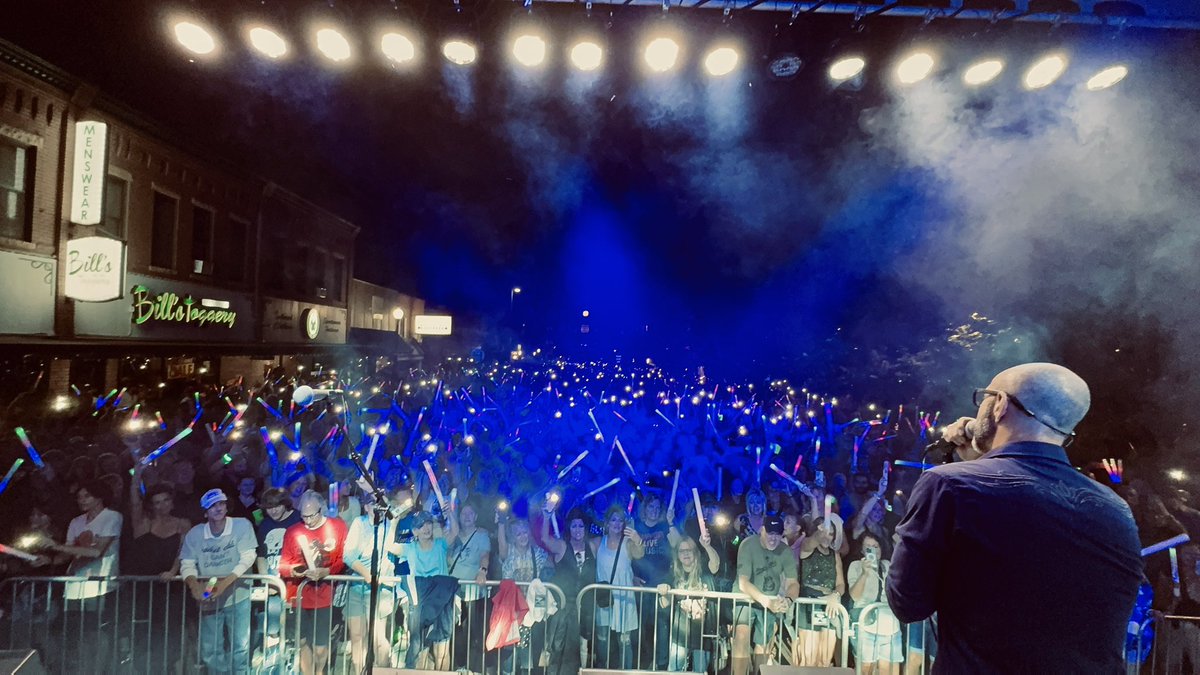 Hey <a href="/Chris_Hawkey/">Chris Hawkey</a>…How about last night’s #RhythmOnTheRails crowd?!?