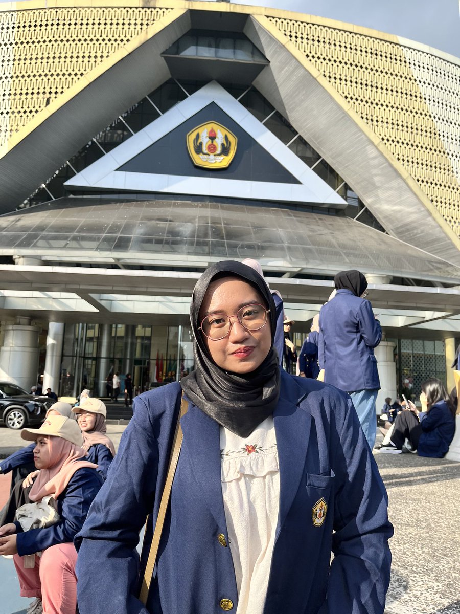 naunpad's tweet photo. from pinjem almet kakak kelas,

to punya almet sendiri🫶💙
proud of myself masyaallah tabarakallah https://t.co/RRnHoqEqQX