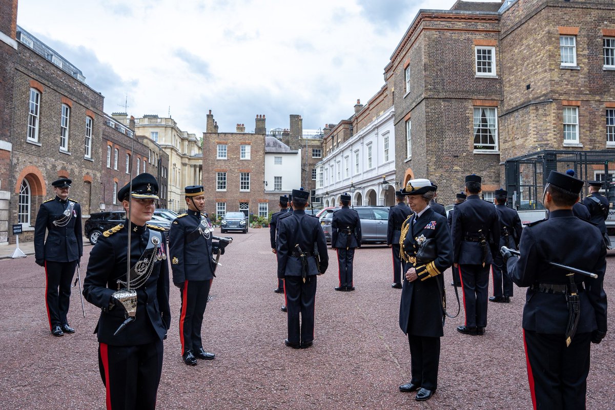 During the Queen's Gurkha Signals Public Duties role in London, Her Royal Highness, The Princess Royal, inspected the Detachment at St.James's Palace.

Jai QG SIGNALS!!!