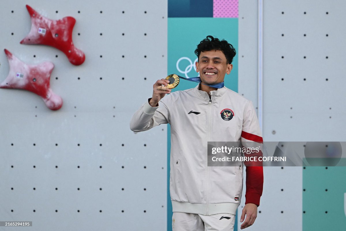 ZonaBulutangkis's tweet image. BISA TEH YURA!

INDONESIA BISA DAPET EMAS HARI INI DAN TERNYATA BISA JUGA DAPET EMAS SELAIN DARI CABOR BADMINTON 😭😭👏🏻👏🏻

#Paris2024 #SportClimbing