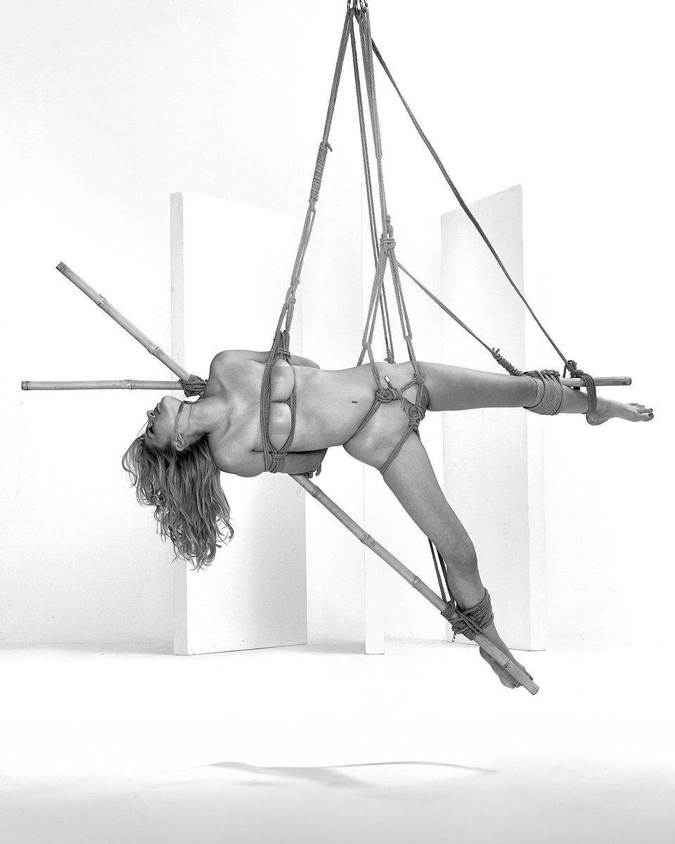 HikariKesho's tweet photo. One more 20 years old shibari photo, when I was still learning tying and taking B&W pictures…
https://t.co/tb4Qd6j7V3
.
#shibari #shibaribondage #shibariphotography #ropebunny #ropeart #altmodel #altmodelling #blackandwhite #bnw_captures #blackandwhitephotography https://t.co/2afvgnaJqz