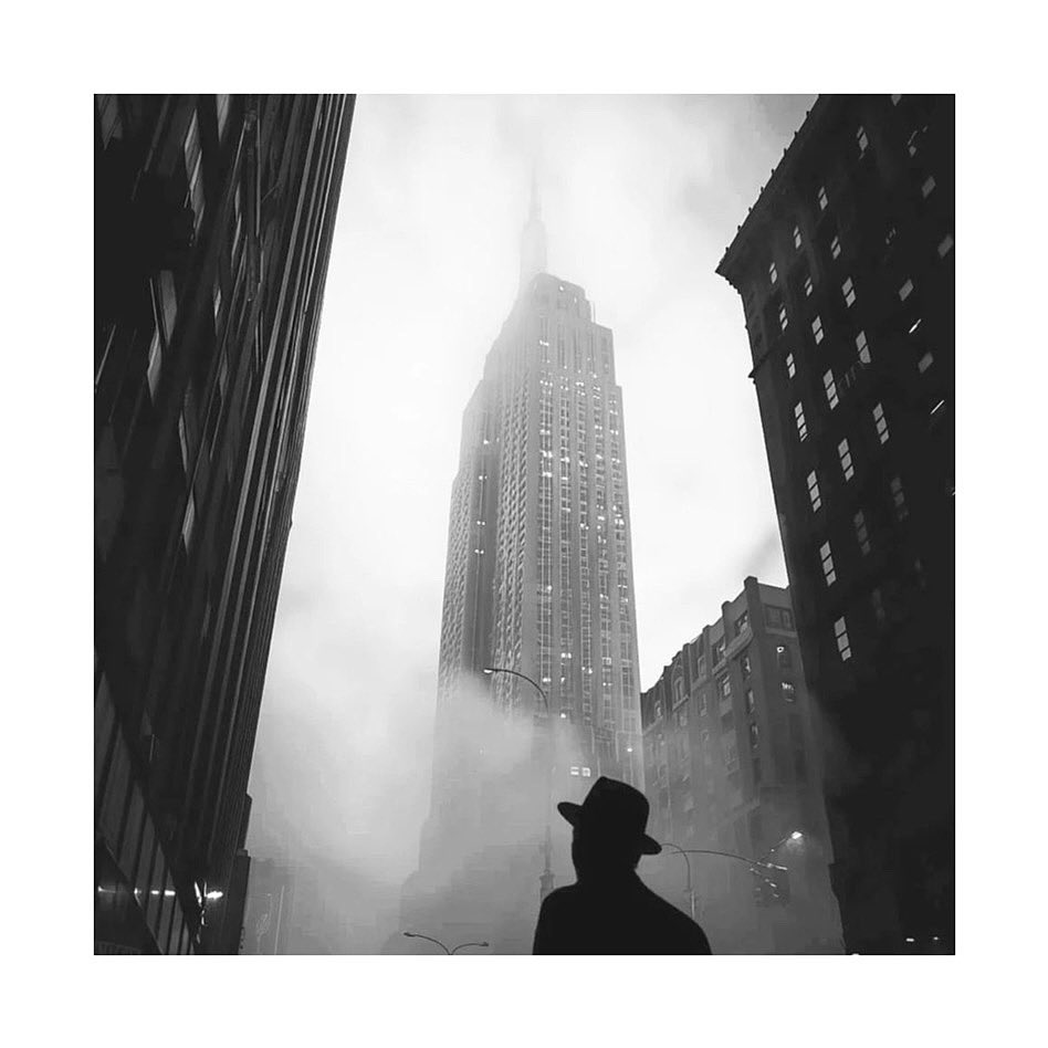 This Street Shot was taken by <a href="/kevin/">Kevin Systrom</a>.nkrumah_
We want to see all genres of Street Shots. Please continue to use #ssicollaborative and follow @streetshotsinternational for the chance to be featured.
#StreetPhotography #Monochrome #bnw #blackandwhitephotography #FilmNoir #NewYork