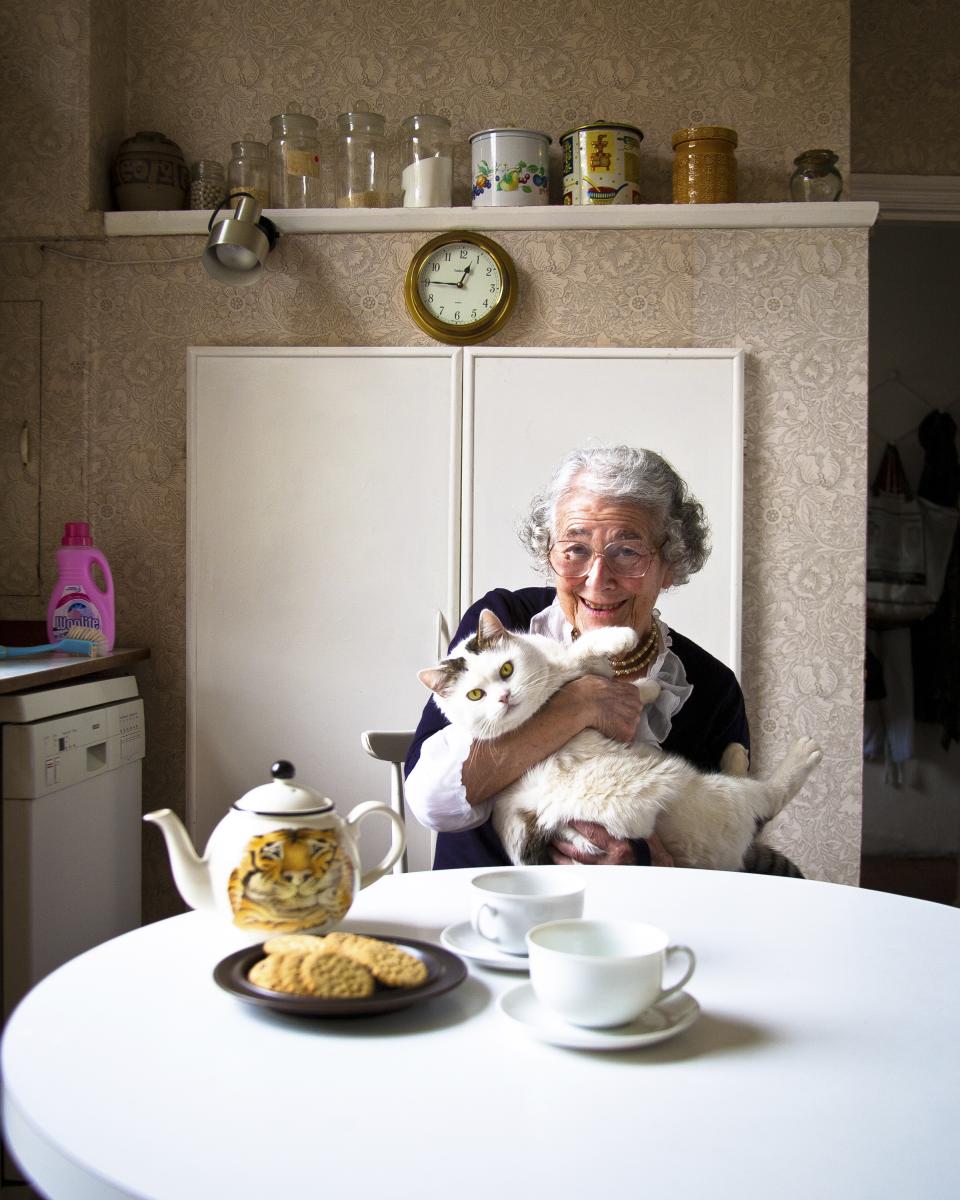 This #InternationalCatDay we're celebrating our feline friends with this joyous portrait of children's author Judith Kerr and her beloved cat Katinka. 

📷 by Sam Pelly, March 2011 © Sam Pelly / National Portrait Gallery, London