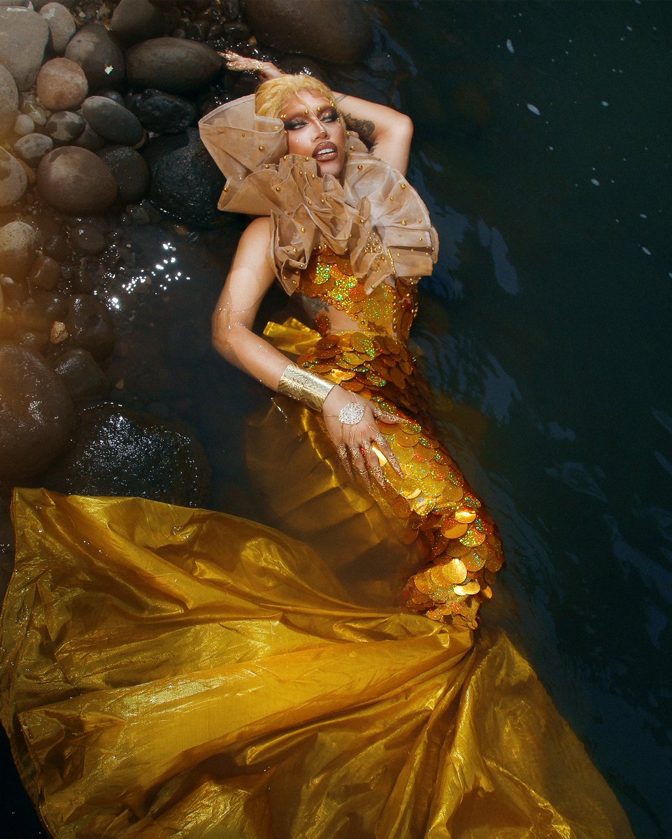 KhiannaWithAK's tweet photo. From the depths of the river of gold to the @dragraceph runway, the legend lives on 🌊🎏🔱

Protector and destructor of Cagayan de Oro City, the Oro fish is a local urban tale that lives in our river. https://t.co/BLMZof1AEw