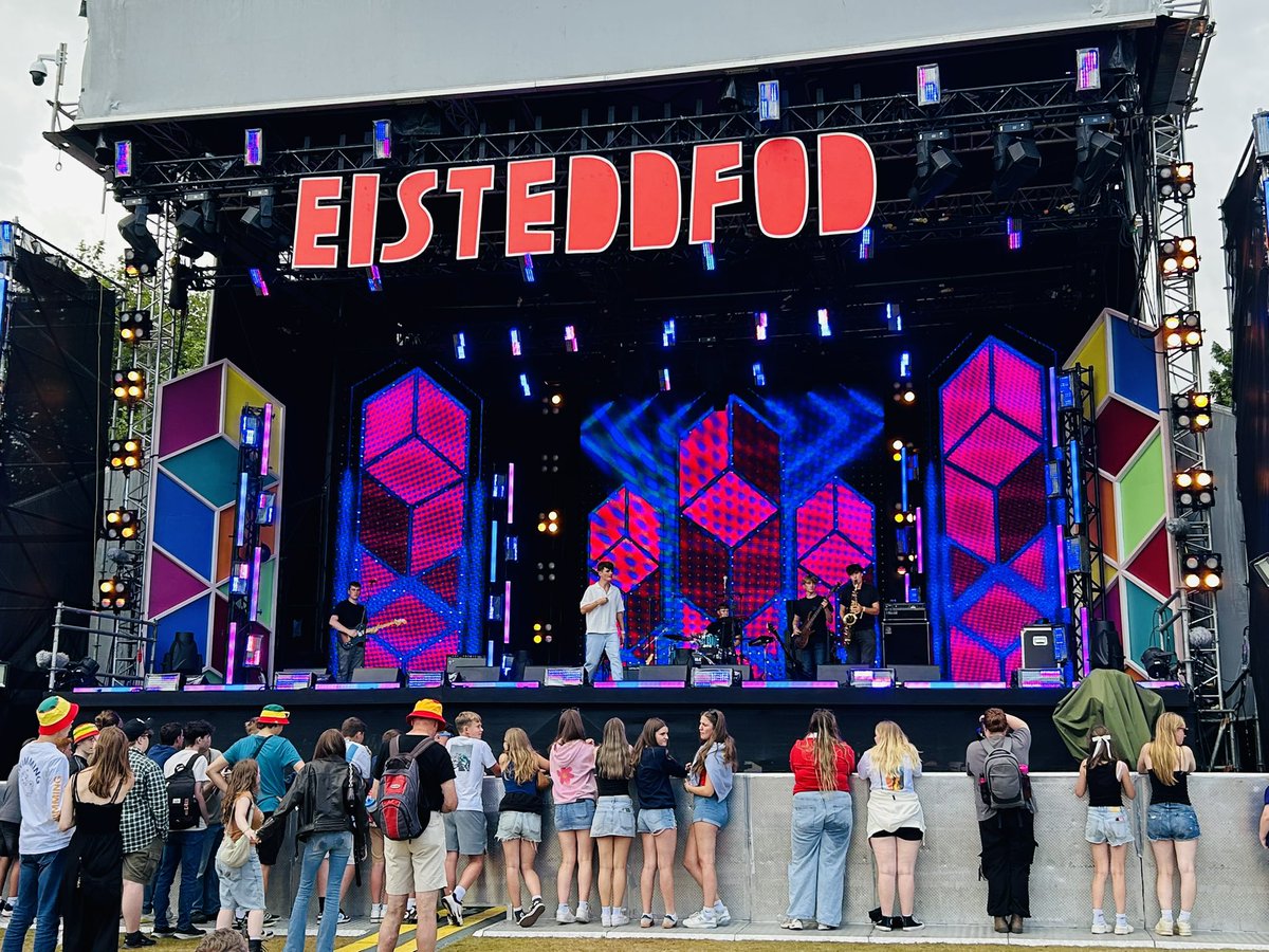 Cerdd Plasmawr tweet media