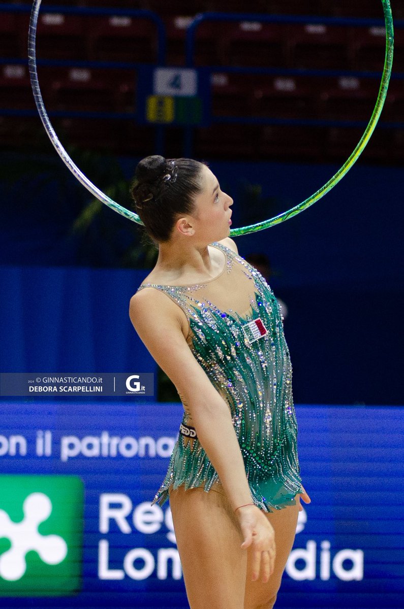 ginnasticando's tweet photo. Dopo le prime due rotazioni abbiamo una classifica provvisoria che vede al comando Sofia Raffaeli🇮🇹 con 70.150 seguita da Kaleyn🇧🇬 e Onofriichuk🇺🇦

🇮🇹Milena è decima con 66.050

Appuntamento alle 15.00 per clavette e nastro

#RhythmicGymnastics  #Olympics  #Paris2024  #italgym https://t.co/gd31HYnOca