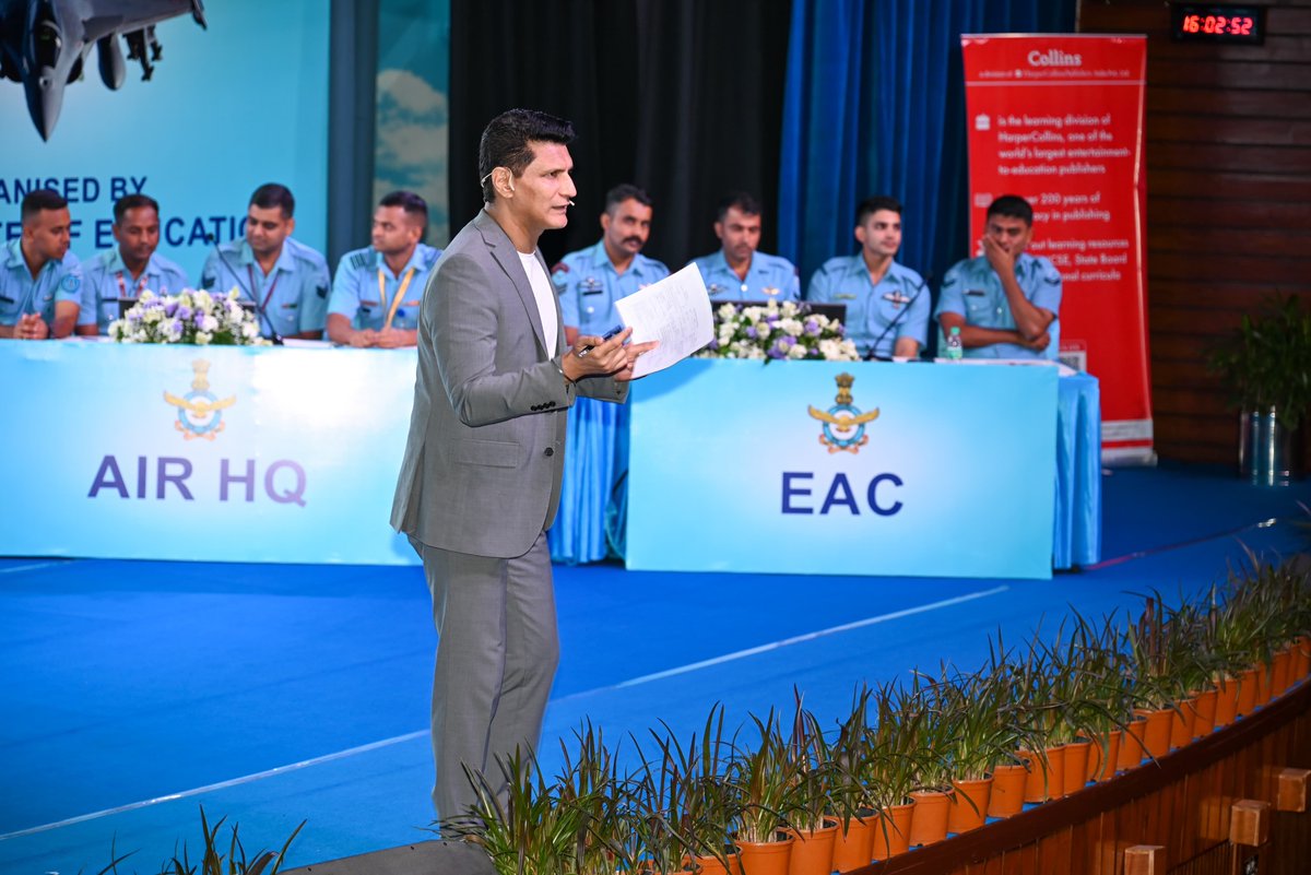 IAF_MCC's tweet image. Air Chief Marshal VR Chaudhari, CAS graced the Air Force Quiz 2024 for Air Warriors. @RajivMakhni served as Quiz Master. Congrats to Team MC for securing 1st place, followed by EAC, Air HQ and SAC.