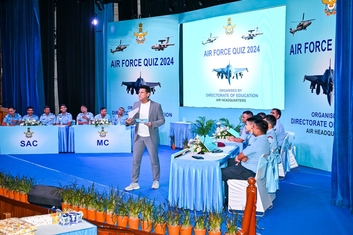 IAF_MCC's tweet image. Air Chief Marshal VR Chaudhari, CAS graced the Air Force Quiz 2024 for Air Warriors. @RajivMakhni served as Quiz Master. Congrats to Team MC for securing 1st place, followed by EAC, Air HQ and SAC.