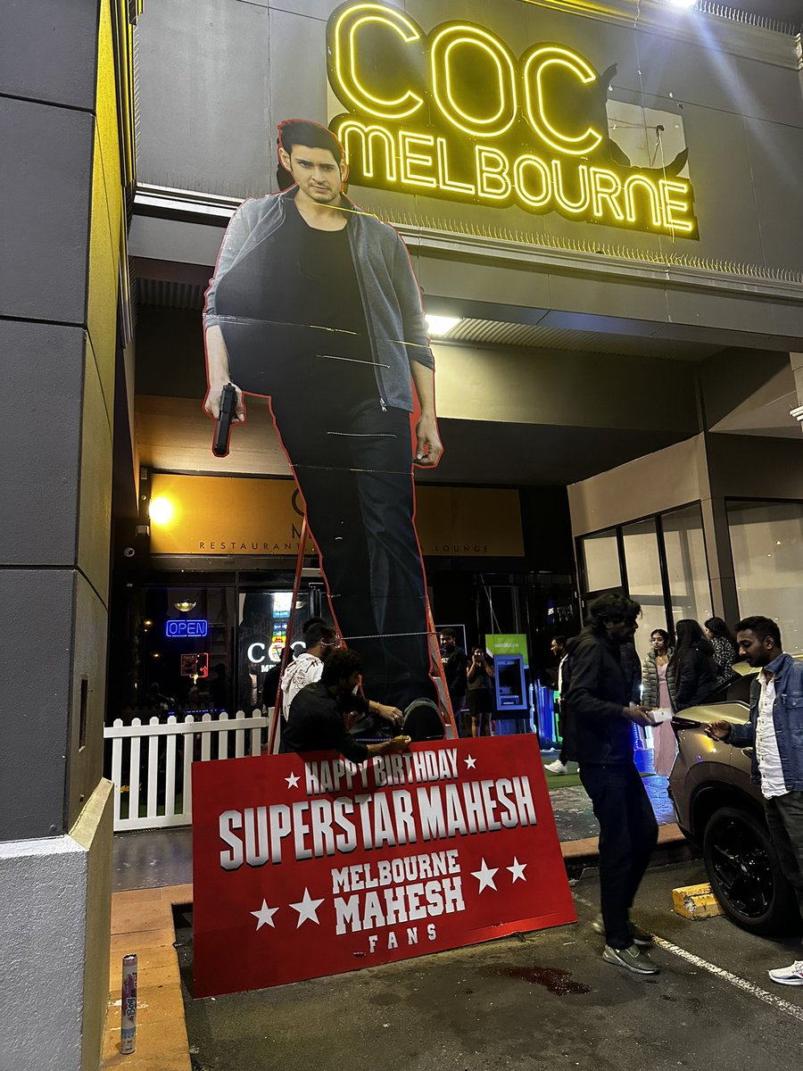 PenuToofan's tweet photo. First ever & Biggest ever🔥
Superstar 20ft cutout in Melbourne 💥
Zindabad Superstar Mahesh Babuuuuu 😎😎
@urstrulyMahesh #Murari4k #MaheshBabu𓃵 https://t.co/mi4YivQH1U
