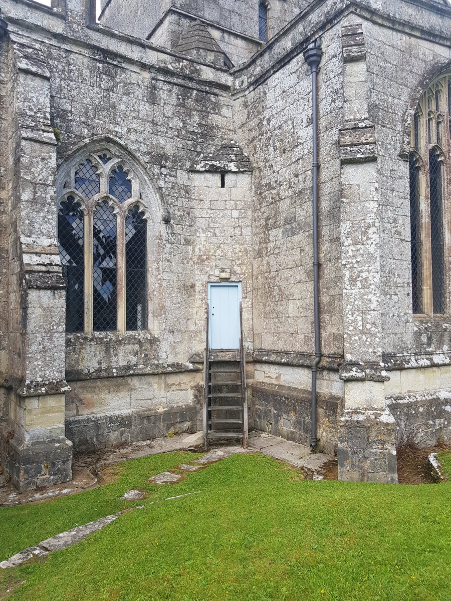 TheHistoryMouse's tweet photo. @DoorsNo3828 The tower has a narrow attached stair turret rather like the one Mouse has just seen at #AllSaintsBroadChalke. Many towers have external stair turrets of differing shapes and sizes and are a great source for a #TinyDoor or #TinyWindow. TTM🐭
@ianebbage1 https://t.co/qjGDR1Ua24