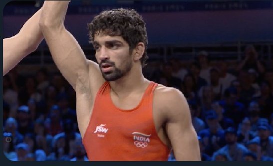 sarakhaan65's tweet photo. शेर अमन शेरावत सेमीफाइनल में 🥀🥉 AMAN SEHRAWAT INTO THE SEMI-FINAL...!!!! Aman is one win away from winning medal for India in Paris Olympics #Olympics #GoldSmithNewPlot #UPCM
#earthquake #Paris2024
#Samantha #WaqfAct https://t.co/r50HpFcRC4