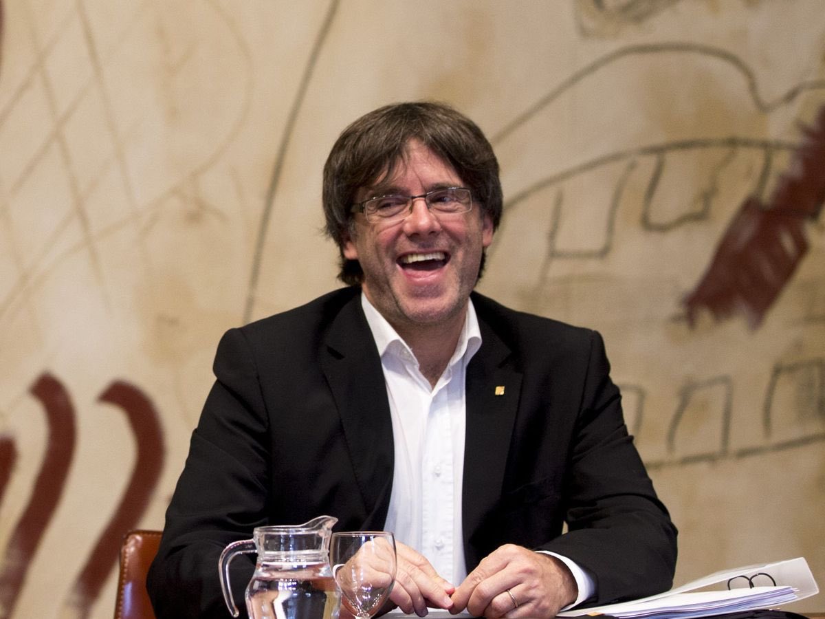 🔴 España ha llegado a tal nivel de ignominia, que si ahora nos dicen que Puigdemont se ha fugado en el Falcon a pocos les sorprendería 

No se puede humillar más a una nación: a esta gente hay que echarlos por las malas